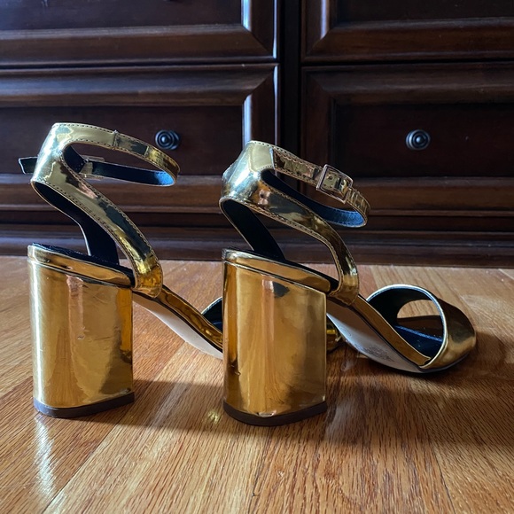 Liliana gold block heels 7.5 shoe size - Picture 1 of 11